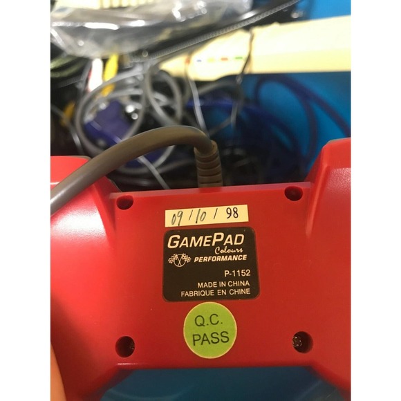 2 Performance Gamepad Controllers, Red/Blue, PS1 (PS One) P-1151/2 | Untested - Picture 3 of 4